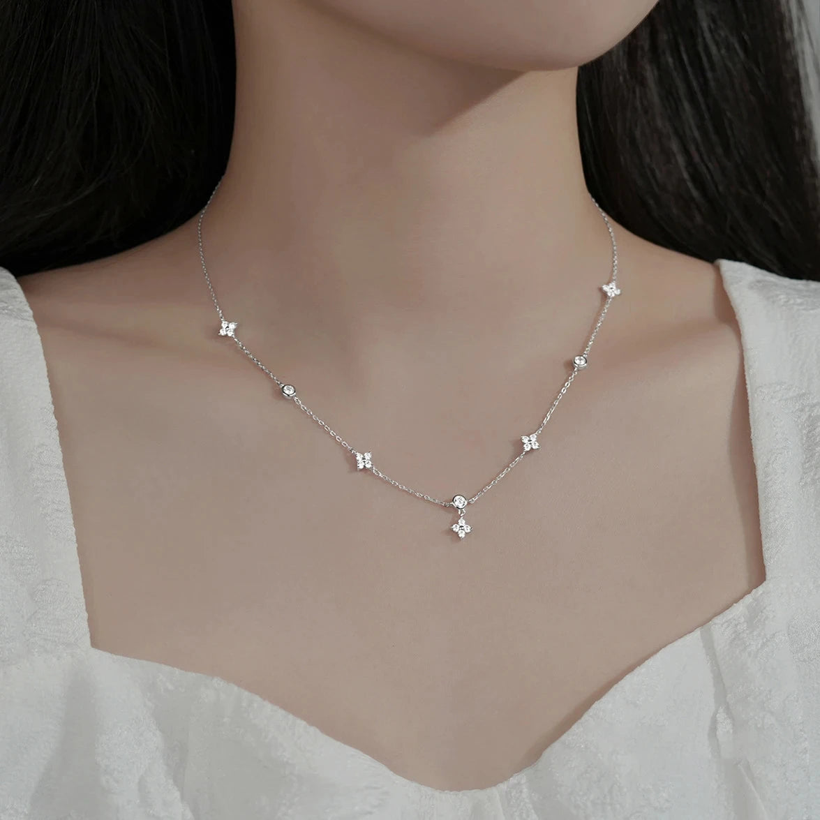 Four-Leaf Flower Zircon Chain Necklace – Women’s Light Luxury Choker